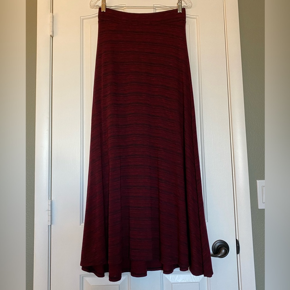 Flowy A-line skirt, Deep red and black, small